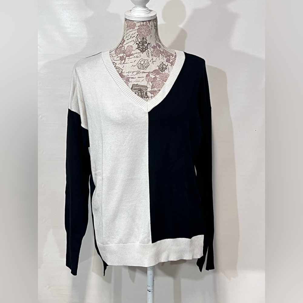 JEANS by BUFFALO Black and white color block V‎ neck sweater size S. - Picture 6 of 12